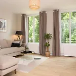Le Perchoir By La Boite En Санлис